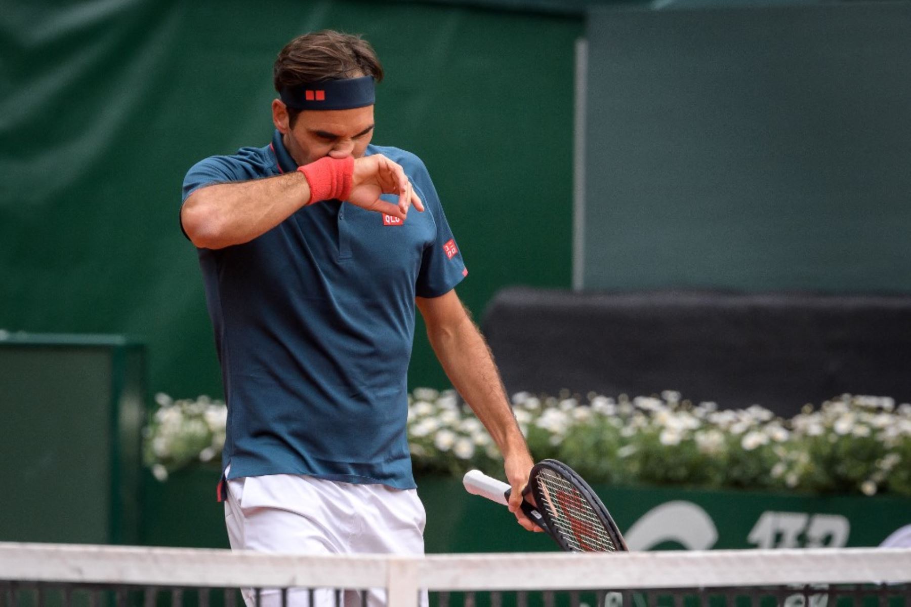 Pablo Andujar : Pablo Andújar tumba a Roger Federer en su regreso