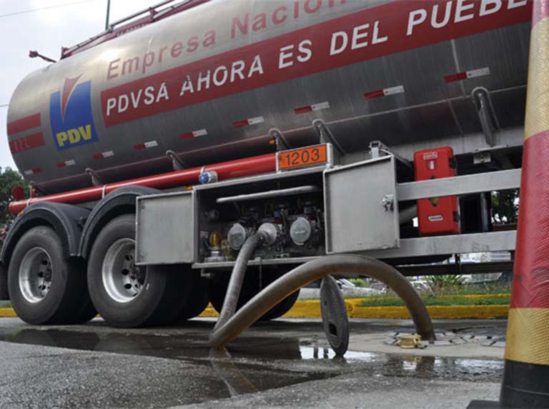 Informe de PDVSA dice que el 70% de las cisternas de gasolina están paralizados producto del bloqueo económico