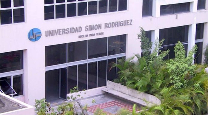 ¡Insólito! Hicieron un show de stripper en la Universidad Simón Rodríguez y removieron a todo su personal