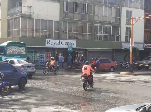 ''Tenemos miedo de estar hasta en las aceras'' Aseguran transeúntes de la Avenida Vargas