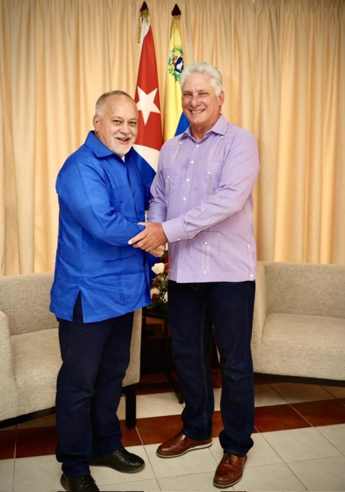 Rinden honores a Diosdado Cabello en Cuba