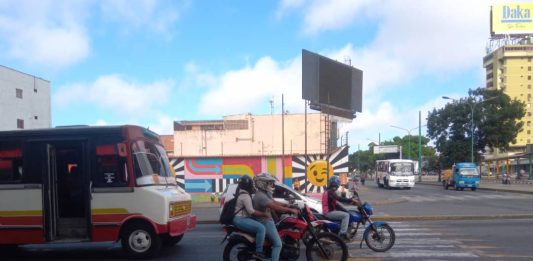 En la Avenida Vargas con Venezuela se violan las leyes de tránsito todos los días (Video)