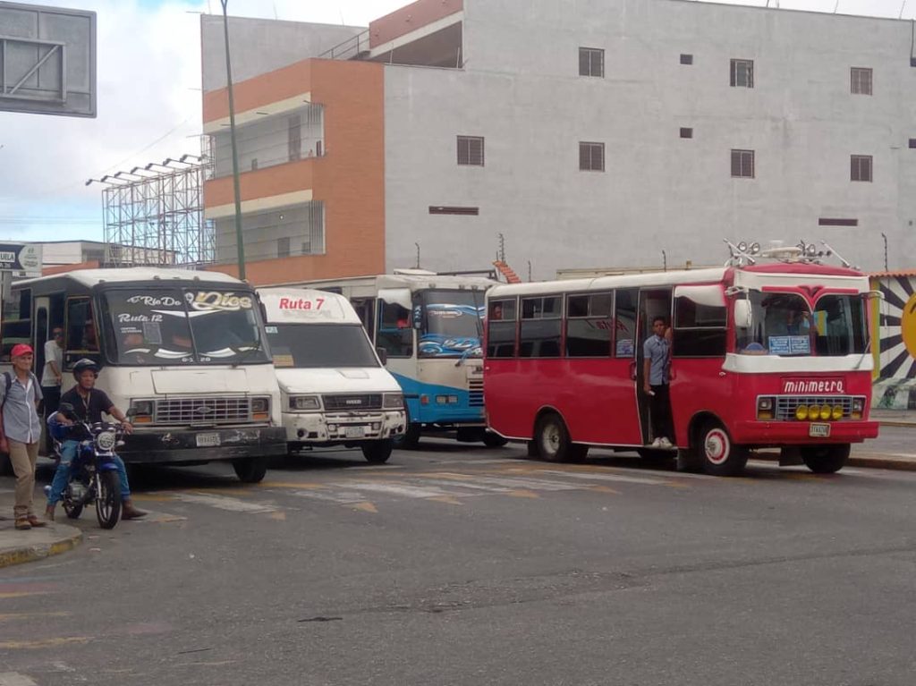 En la Avenida Vargas con Venezuela se violan las leyes de tránsito todos los días (Video)