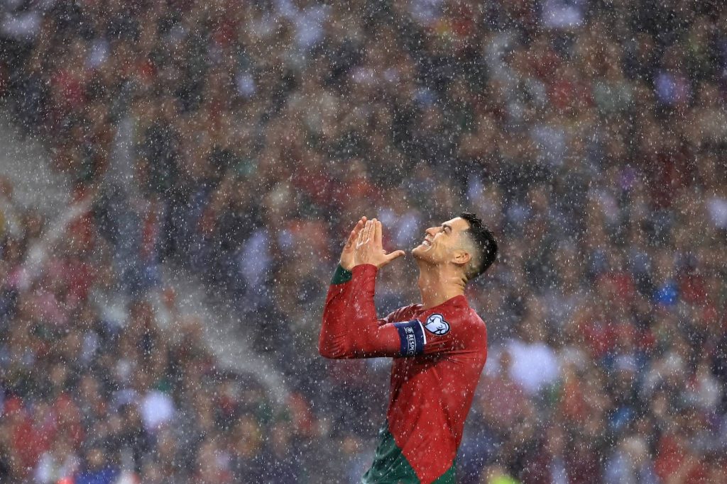 Portugal dança na chuva ao som do eterno Cristiano “CR7” Ronaldo e já se classificou para a Eurocopa