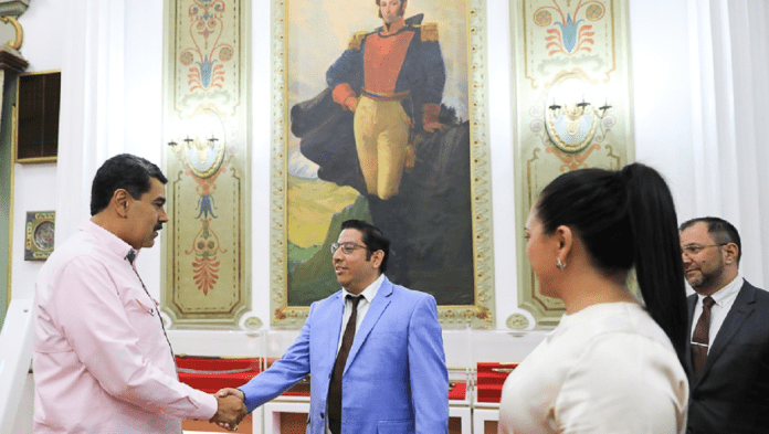 Presidente Nicolás Maduro Moros recibió una grata visita desde Honduras