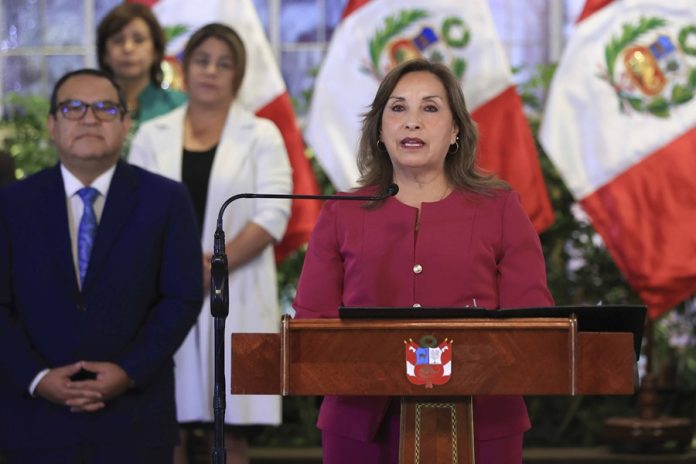 Presidenta Boluarte de Perú es denunciada por muertes en protestas