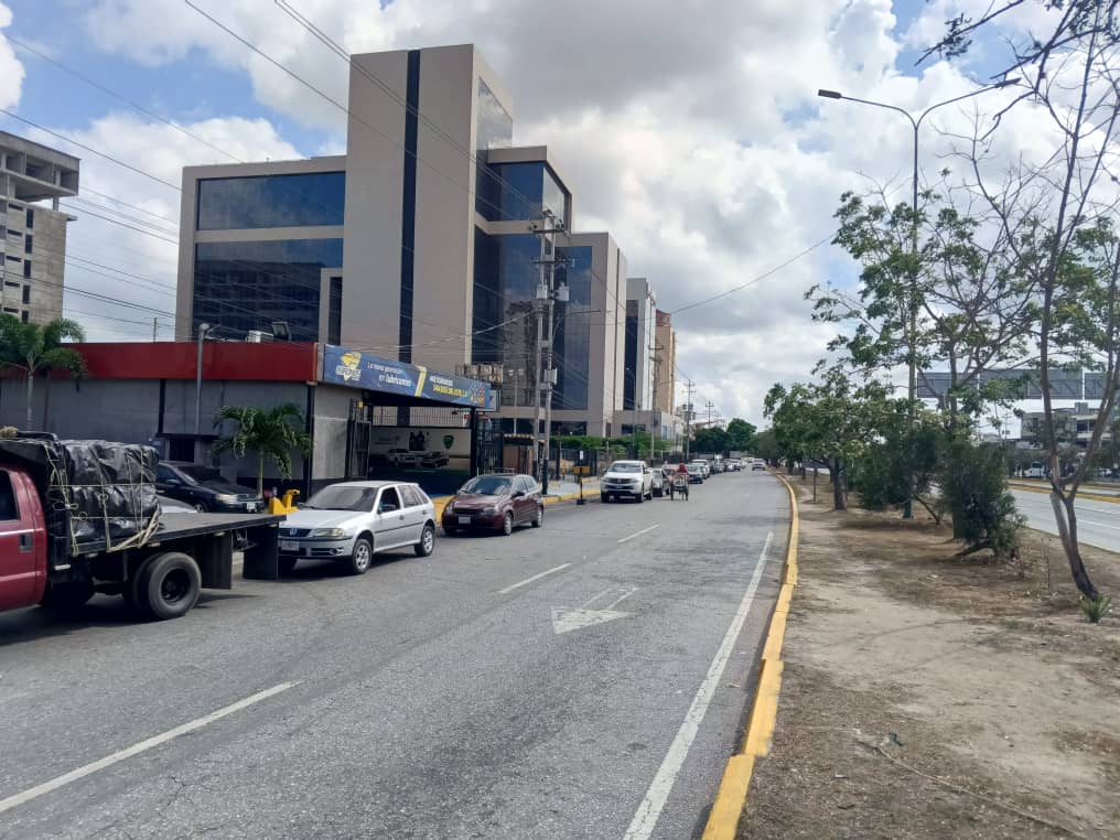 Usuarios lucen desesperanzados en las colas para surtir gasolina en Barquisimeto