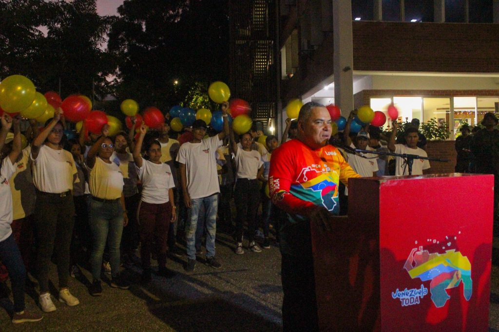 Gobernador Adolfo Pereira izó la bandera tricolor en apoyo al Esequibo