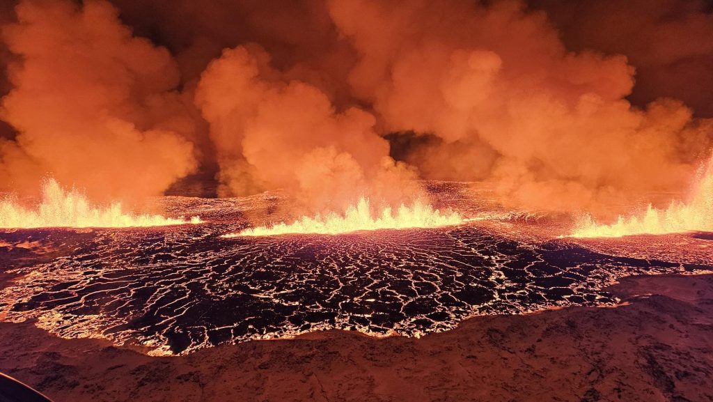 La erupción de un volcán en Islandia causa evacuación masiva