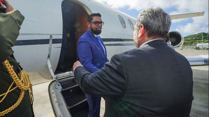 Presidente de Guyana llegó a San Vicente en avión de ExxonMobil