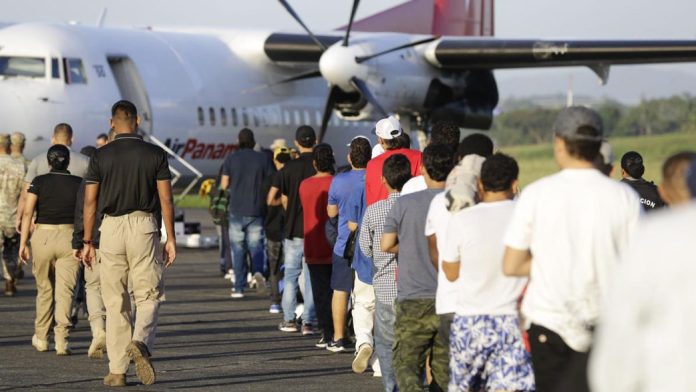 Panamá expulsa a 30 migrantes colombianos