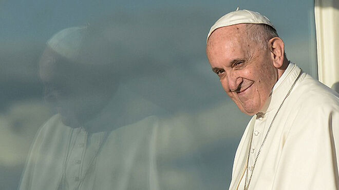 Papa trasladado brevemente a un hospital de Roma
