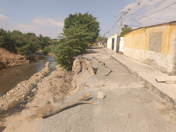 Habitantes de la Ruezga Norte asustados por desborde de la quebrada