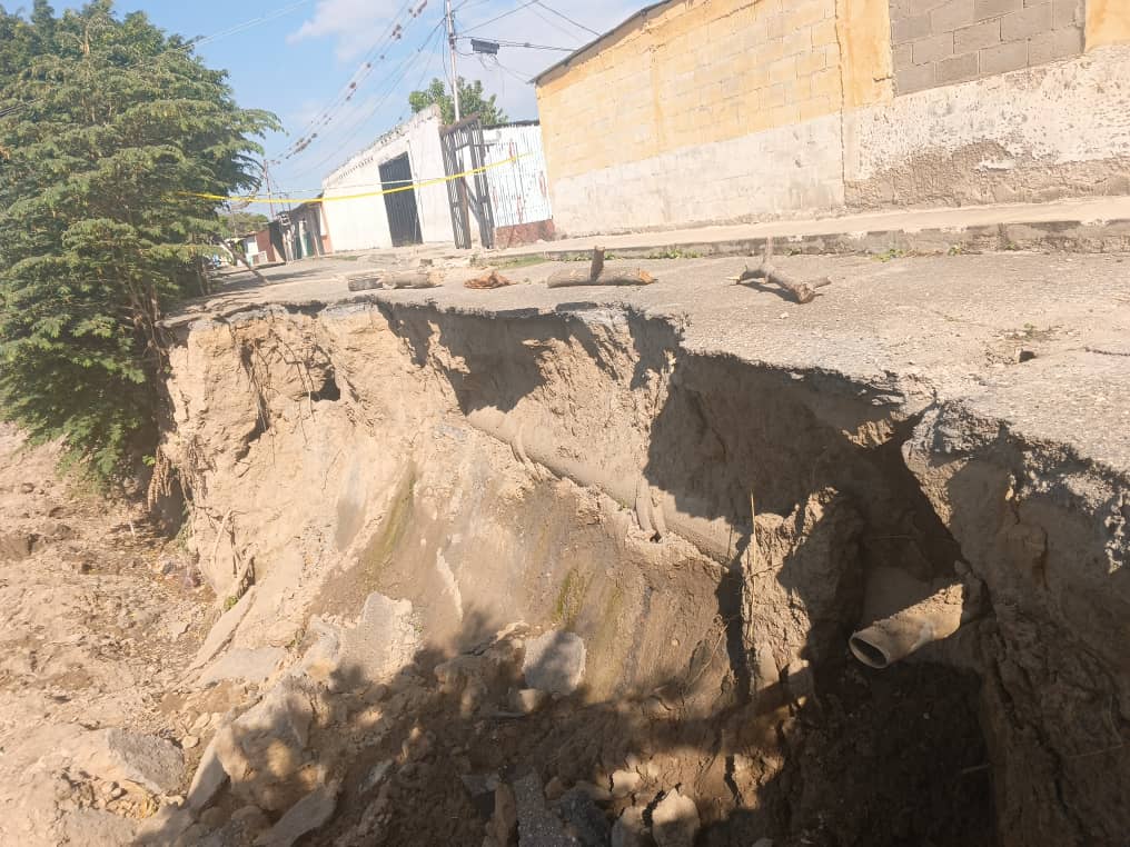 Habitantes de la Ruezga Norte asustados por desborde de la quebrada