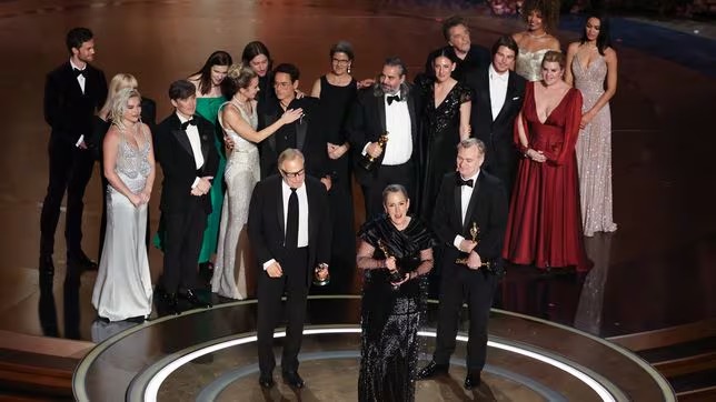 Cillian Murphy y Oppenheimer arrasan en los Oscars. Y Emma Stone ganó la estatuilla a la mejor actriz