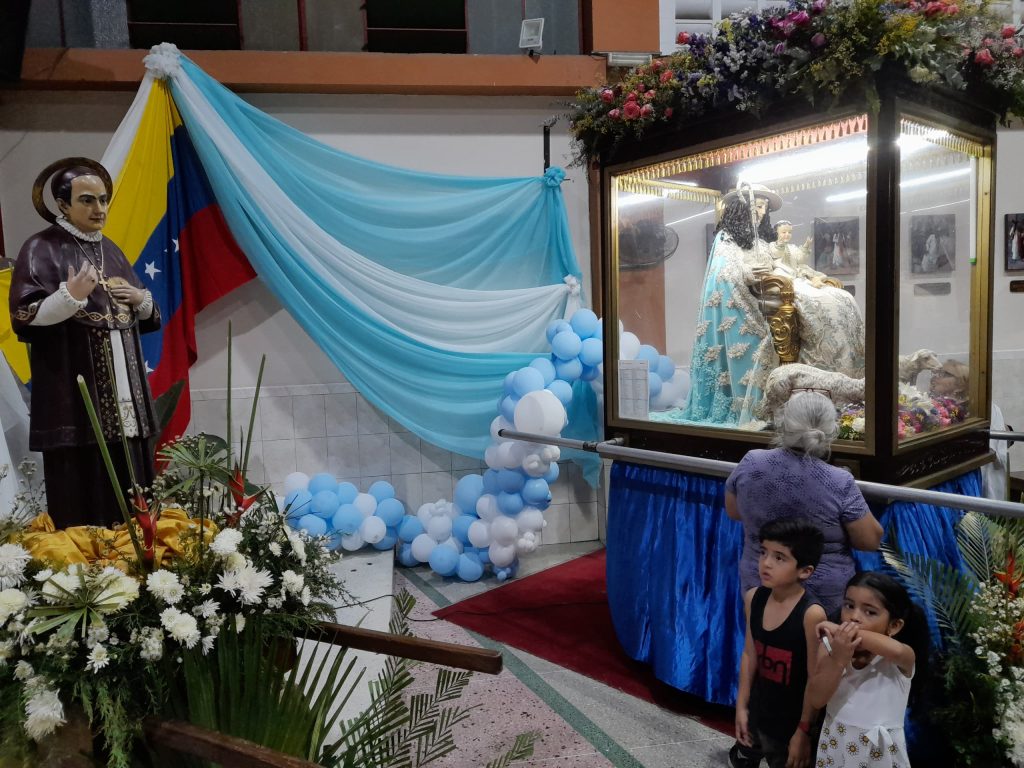La imagen de la Divina Pastora es homenajeada en la Plaza Macario Yépez