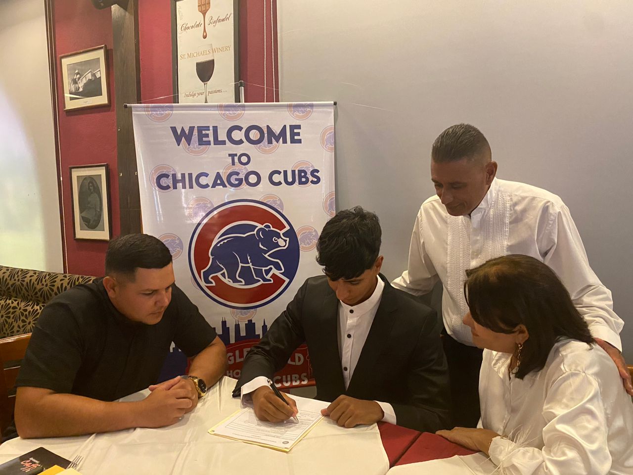 Pitcher zuliano firmado por los Cachorros de Chicago