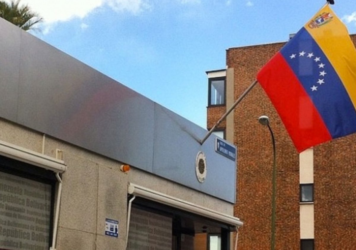 Venezuela fortalece atención consular a venezolanos en España