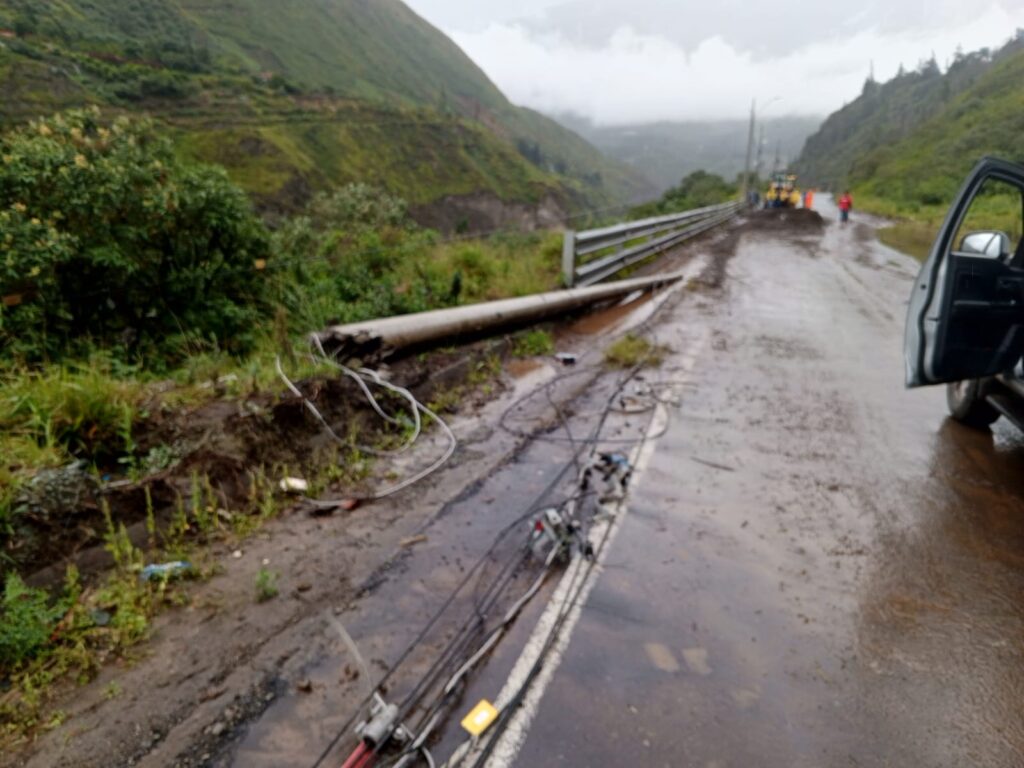 Deslizamiento de tierra deja al menos seis muertos y 30 desaparecidos en Ecuador