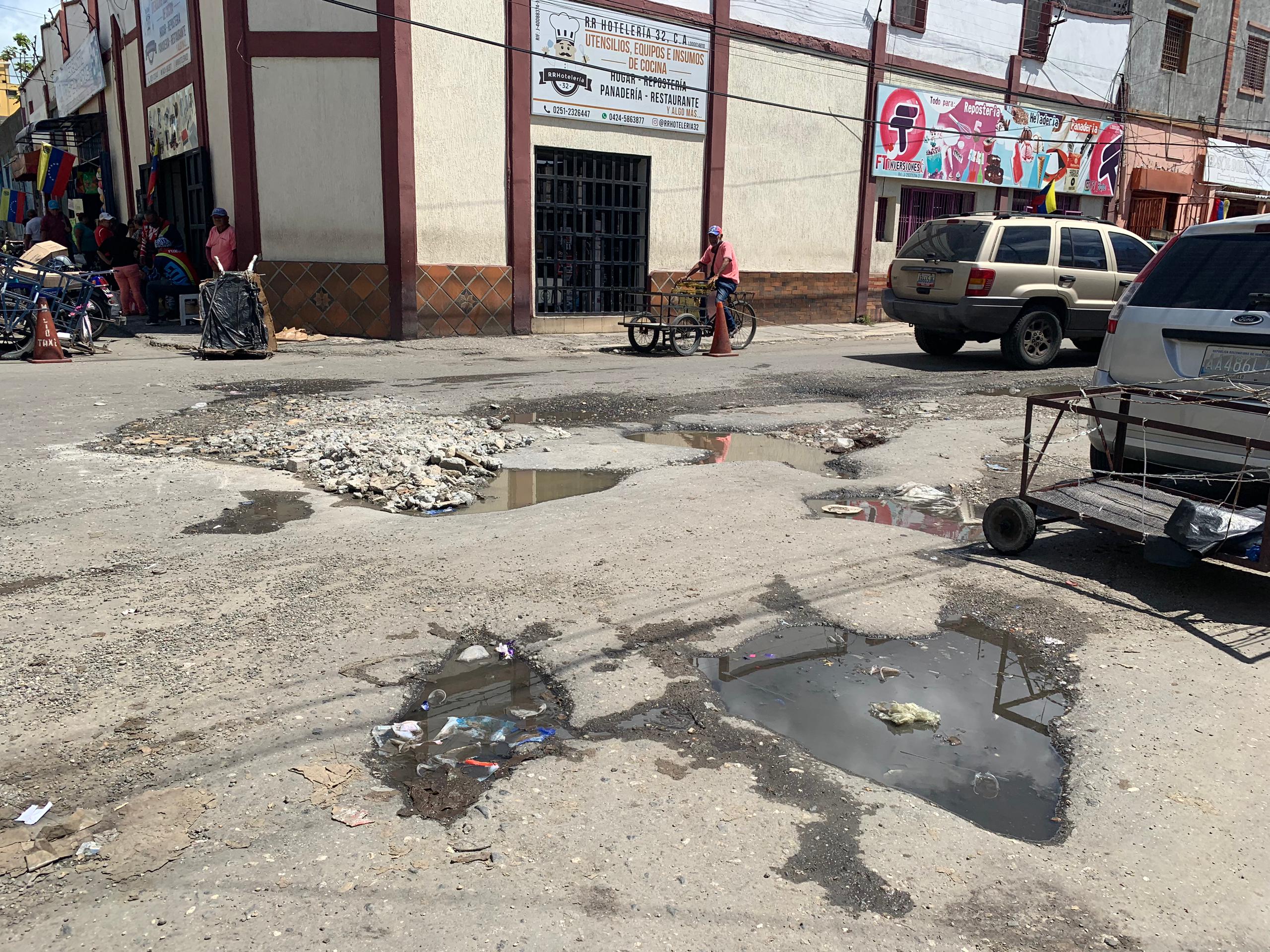 Entre putrefacción, enfermedades y desesperación: Comunidad de El Manteco sufre por Aguas Servidas