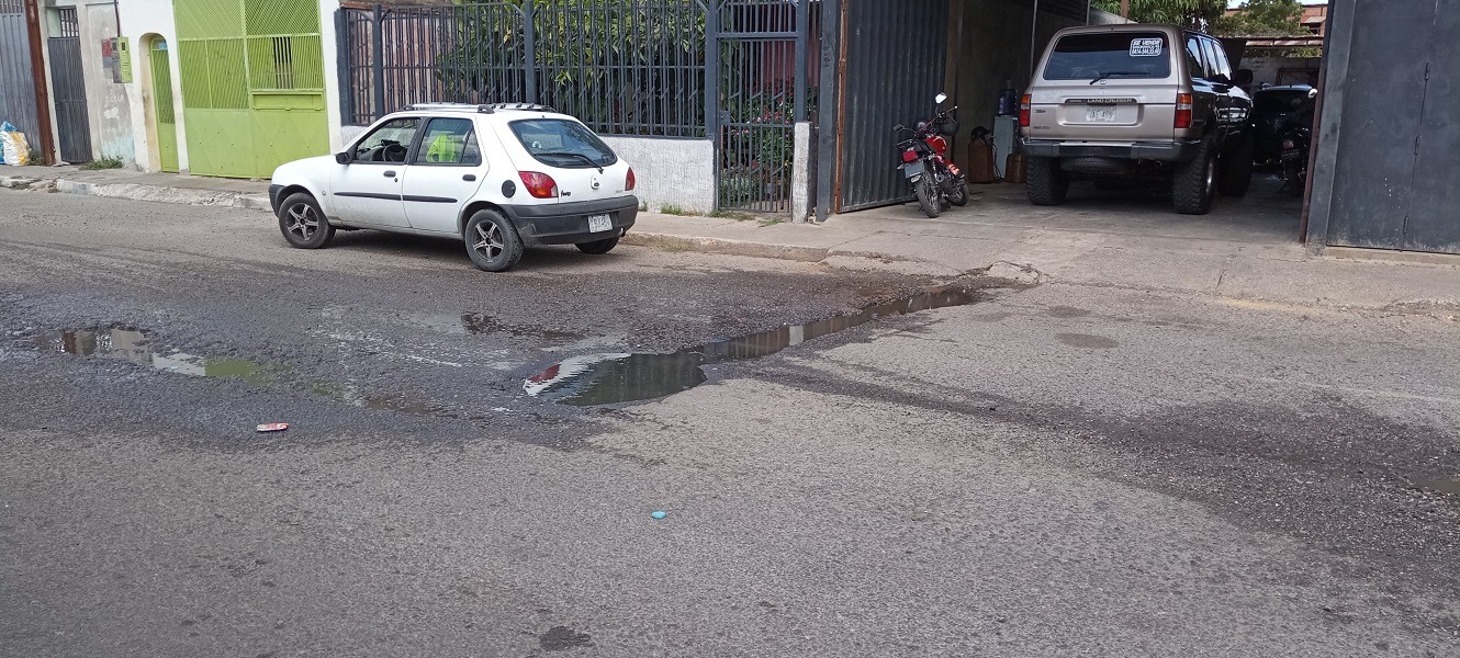 Cloacas desbordadas en la Calle 46 con Carreras 29 y 30