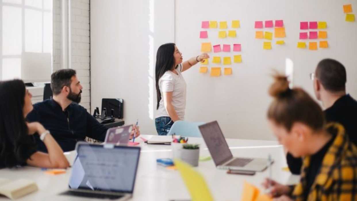 Anuncian plan para financiar un millón de emprendimientos