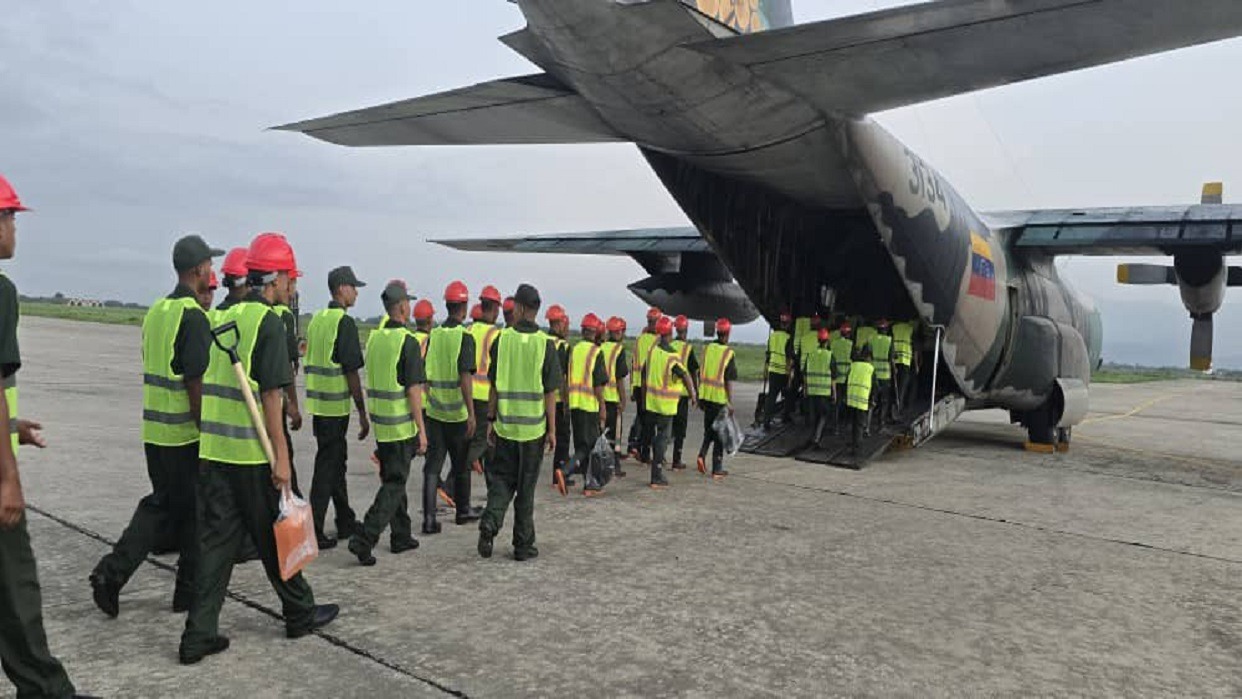 Más de mil militares brindan apoyo en Sucre tras la tragedia de Cumanacoa
