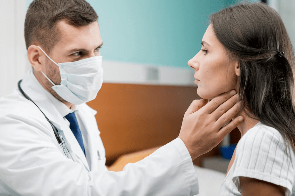 Síntomas de aviso de un cáncer de garganta avanzado y la mejor manera de tratarlo