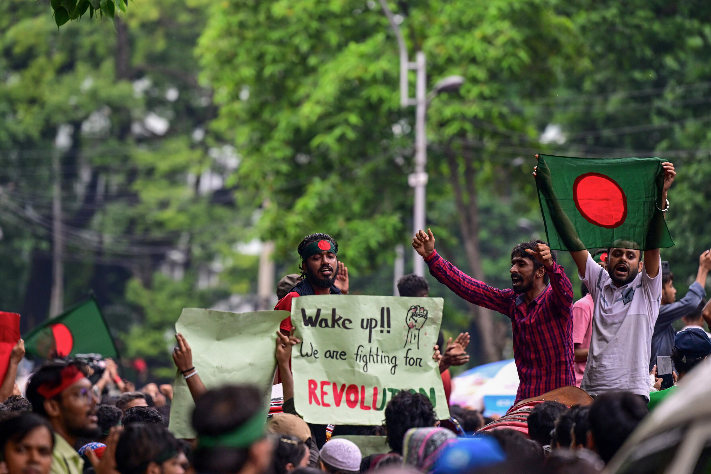 La Primera Ministra de Bangladesh ha huido en medio de graves protestas