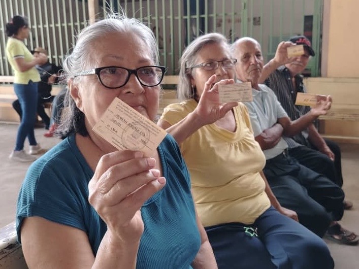 Adultos mayores y personas con discapacidad recibieron credencial que exonera pago del pasaje