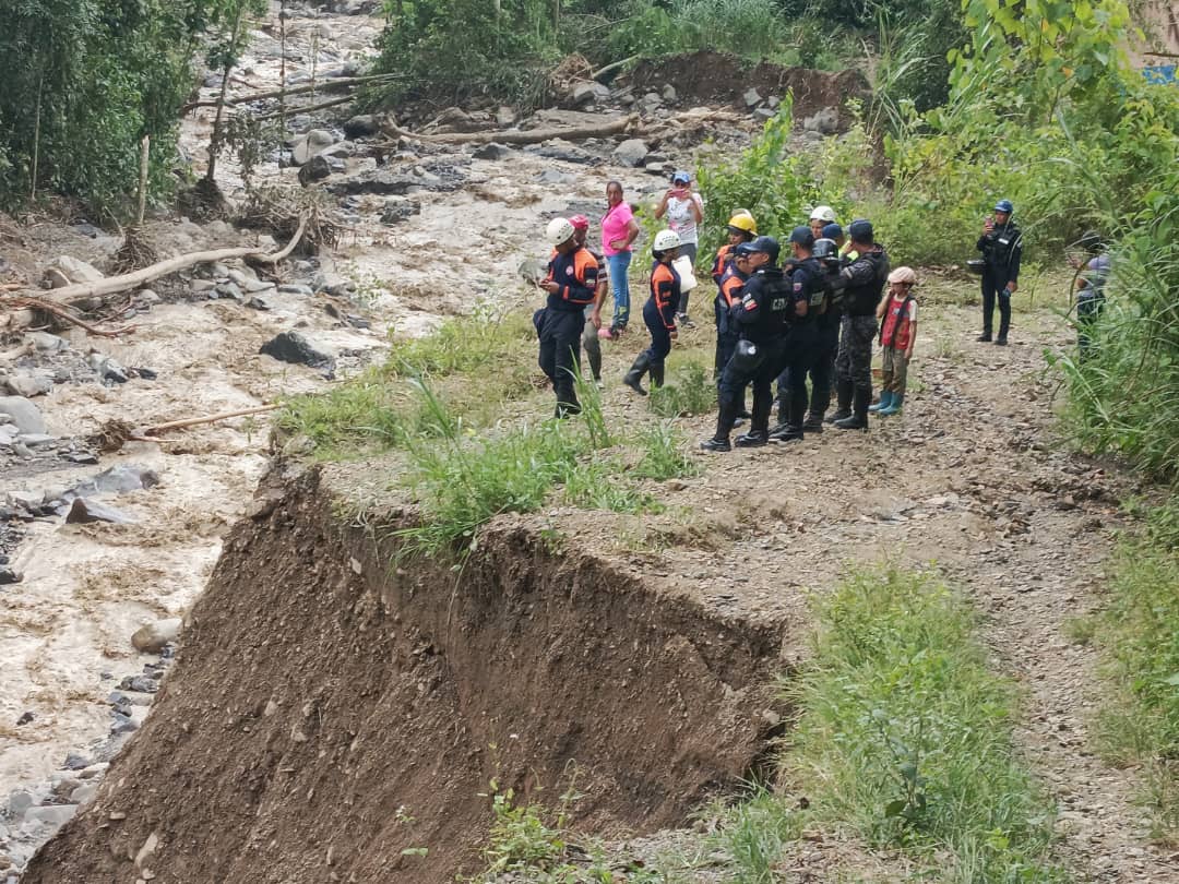 Protección Civil continúa brindando asistencia a familias afectadas por lluvias en el municipio Morán