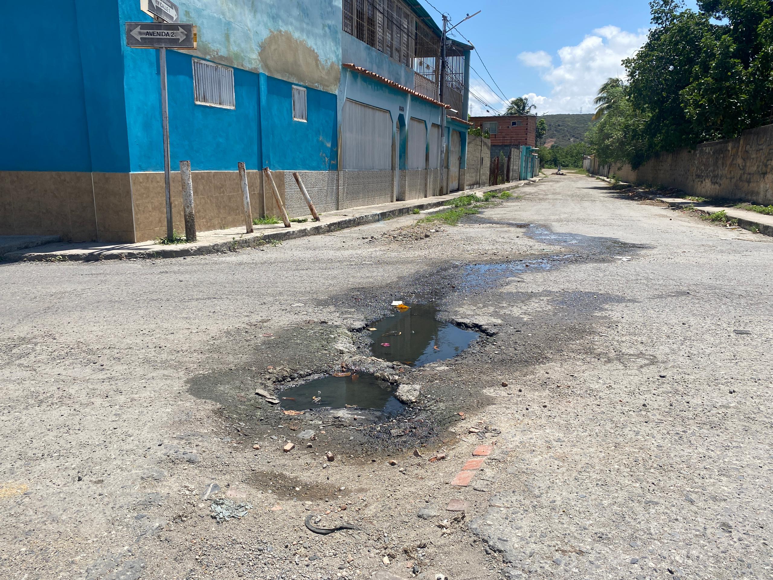 ¡Agotados! Persistente problema de cloacas en la comunidad José Gregorio Bastidas de Barquisimeto