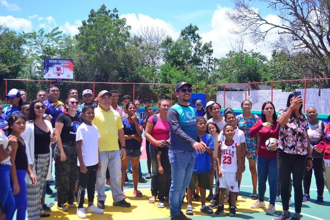 En El Taque de Palavecino: GMVV concretó entrega de viviendas dignas y cancha de usos múltiple