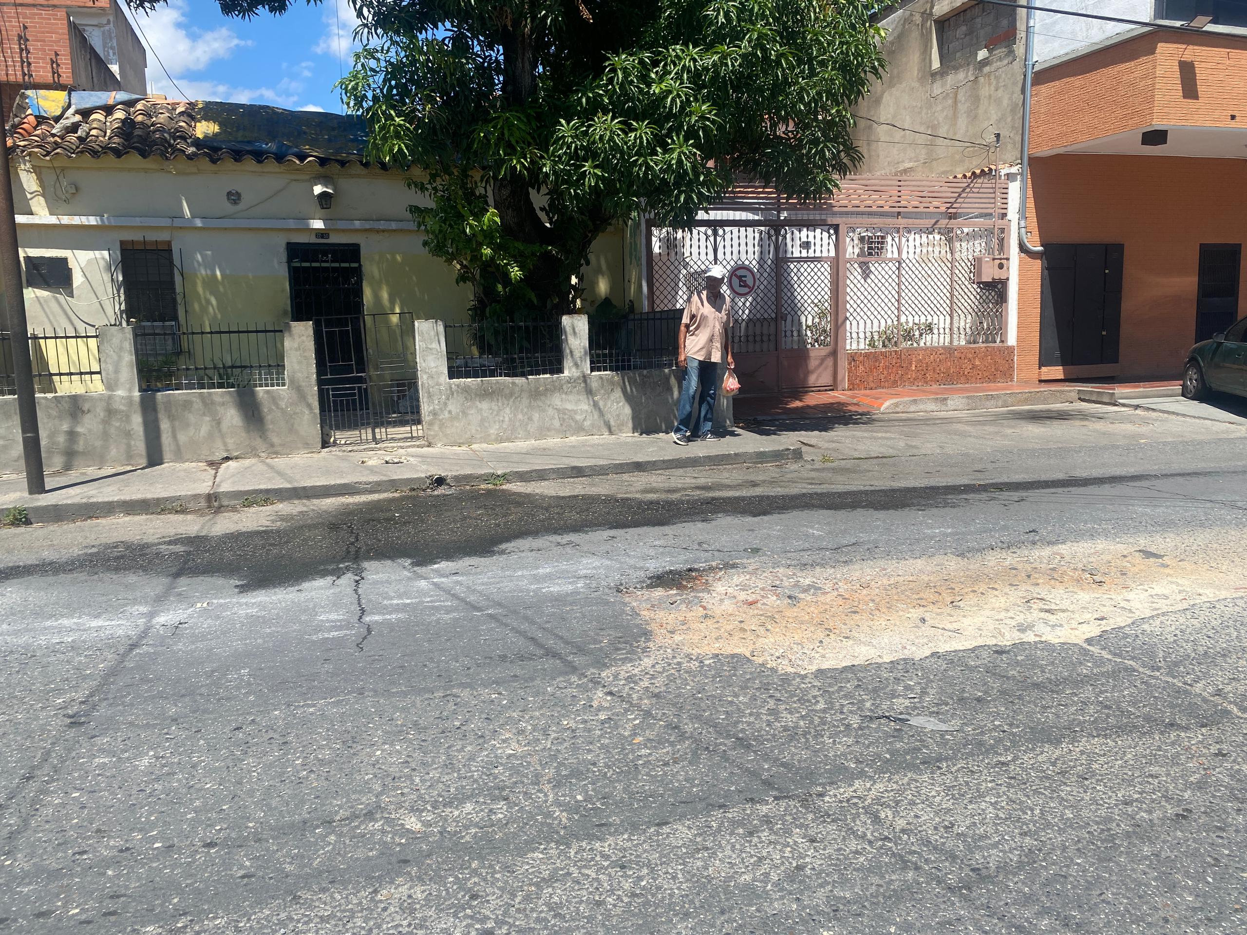 Cuatro años de desesperación por cloacas colapsadas en la calle 12 de Barquisimeto