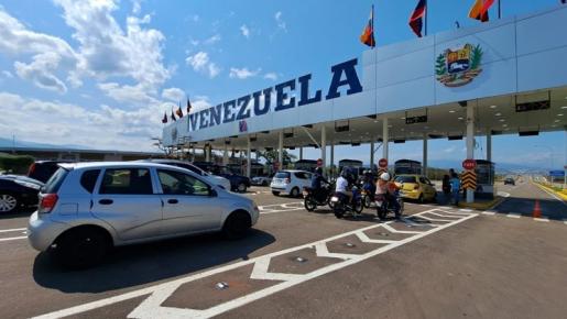 Venezolanos sin pasaporte vigente pueden ingresar al país a través de la frontera con Colombia