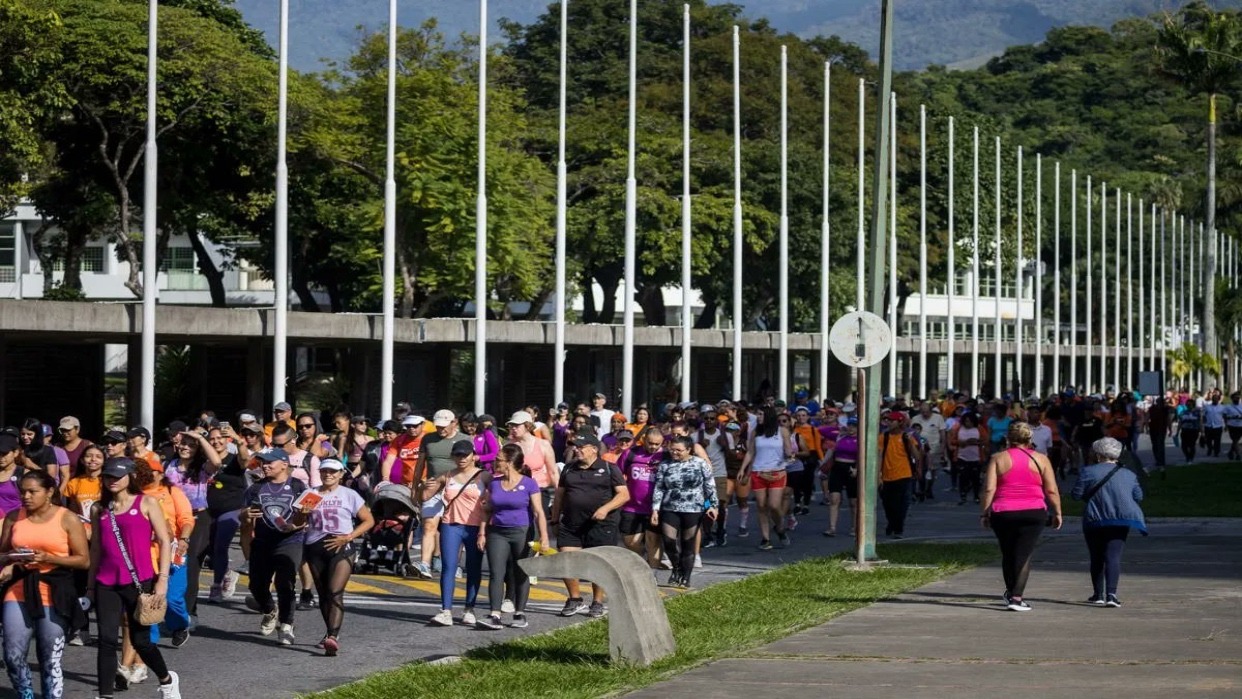 Caraqueños se movilizan en rechazo a la violencia contra la mujer