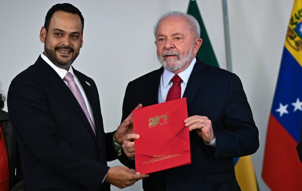 Embajador de Venezuela regresa a Brasil