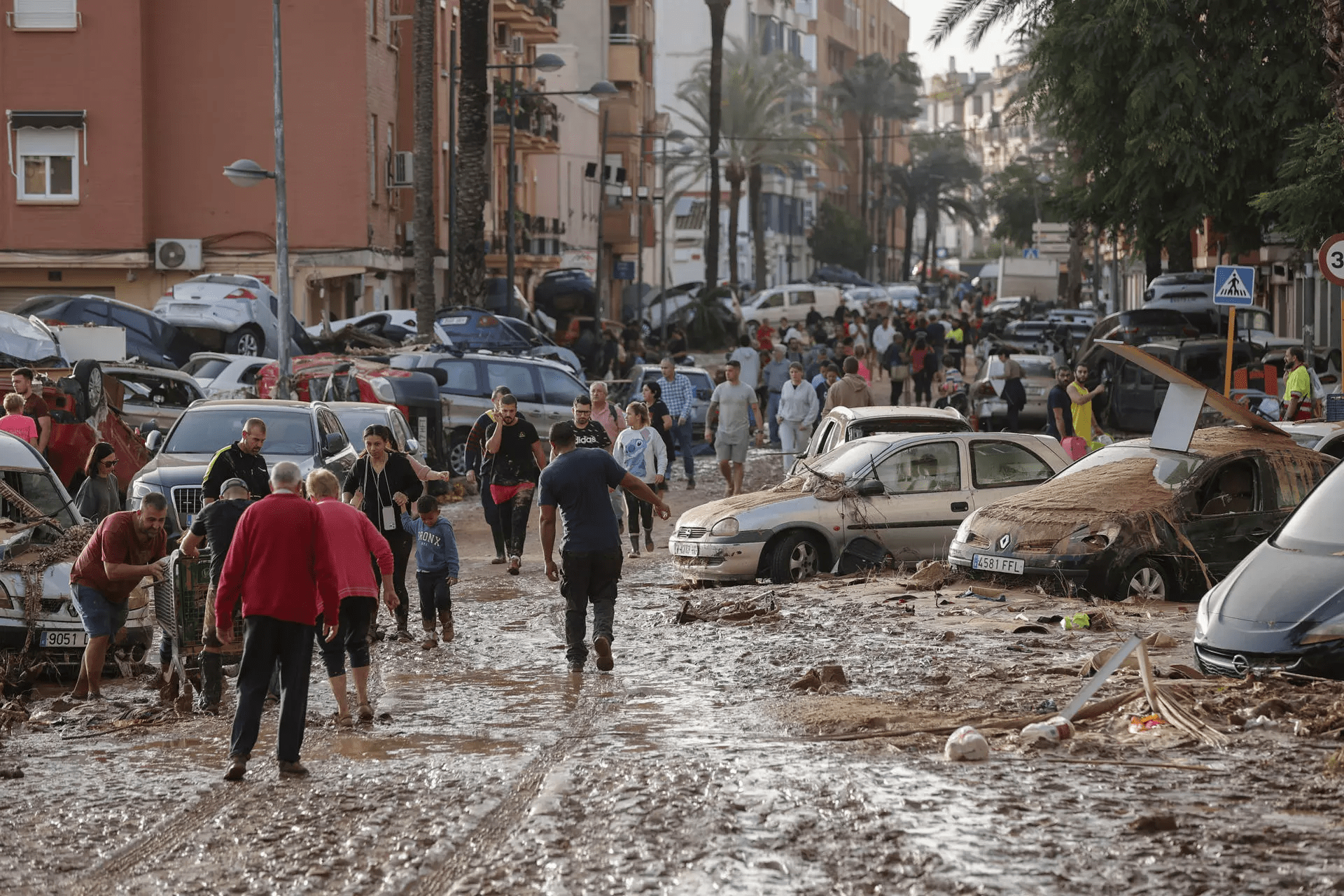 Eleva la cifra a 211 fallecidos provocadas por el temporal en Valencia España