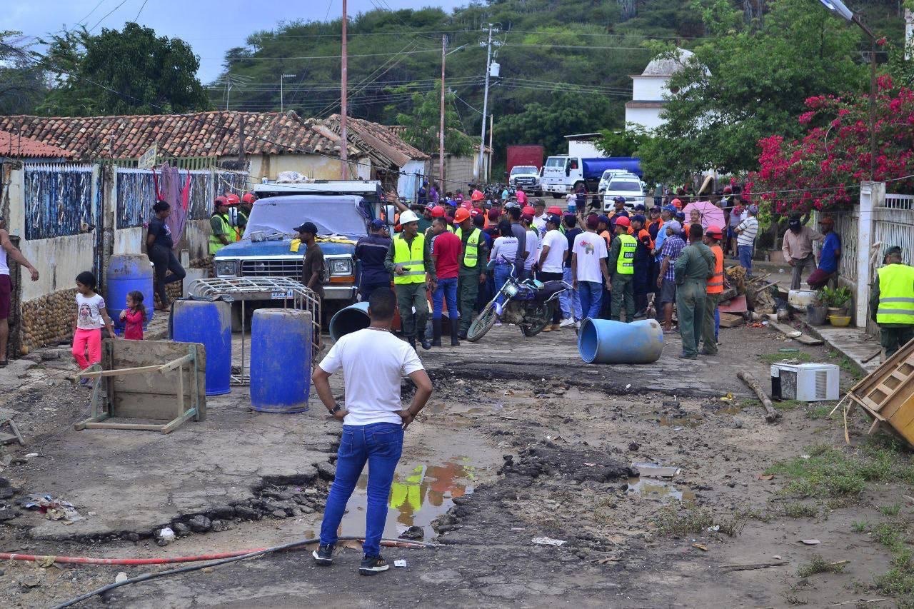 Gobierno de Lara atiende comunidad en Torres afectada por las lluvias