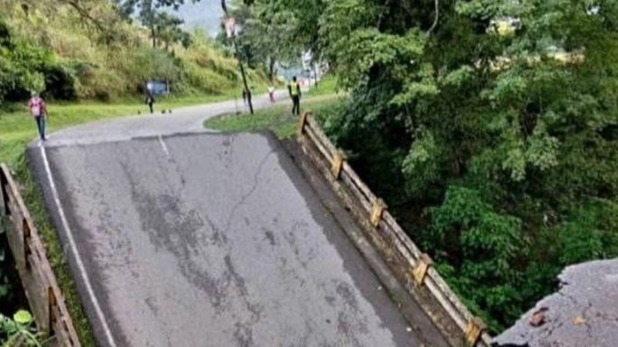 Gobierno atiende emergencia por colapso del puente que comunica Guanare con Biscucuy