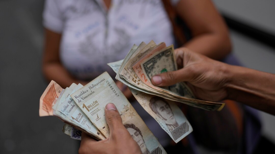 Economista Luis Crespo prevé crecimiento leve menor al 5% e inflación alta en 2025