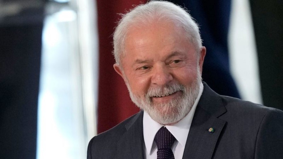 Lula está despierto y consciente tras cirugía cerebral