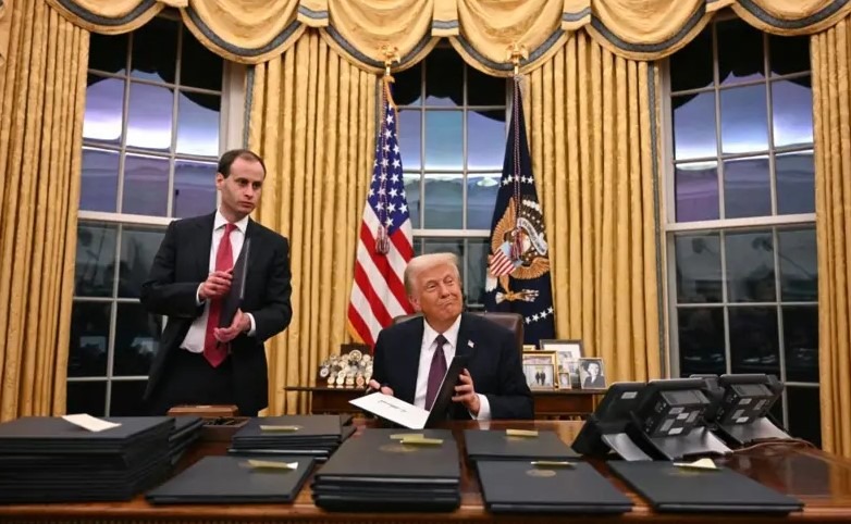 Estas son las principales órdenes ejecutivas que firmó Trump en su primer día en la Casa Blanca