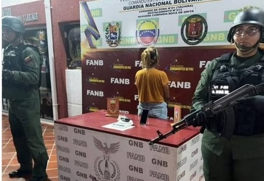 Perro antidrogas detectó cocaína en partes íntimas de una mujer