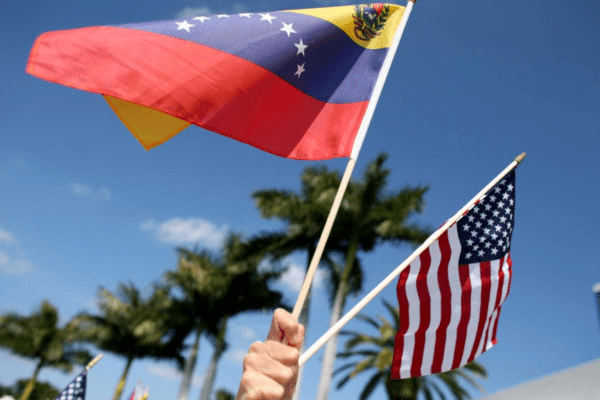 Especialista recomienda que venezolanos en EEUU con TPS traten de cambiar de figura migratoria