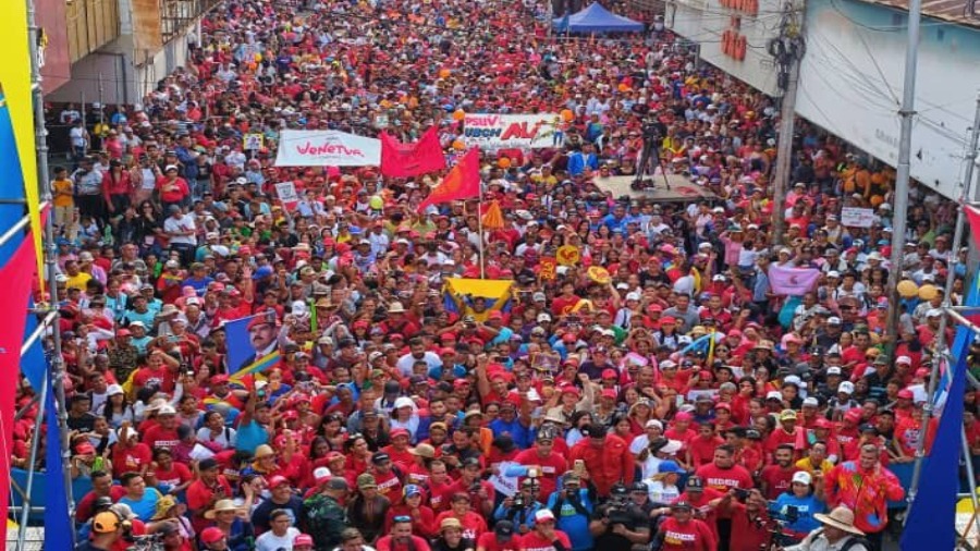 Militancia oficialista se moviliza para acompañar al presidente Maduro a su juramentación
