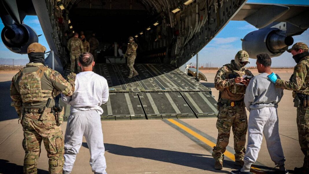 Juez federal falla contra demanda que busca prohibir envíos de migrantes a Guantánamo