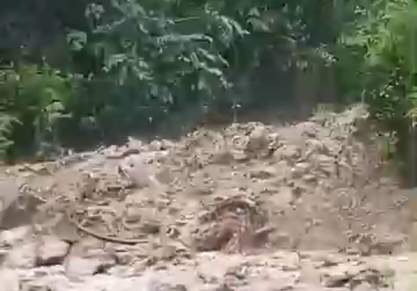 Carretera nacional Humocaro Bajo – Barbacoas sufre desborde de quebradas y derrumbes en la vía tras intensas lluvias