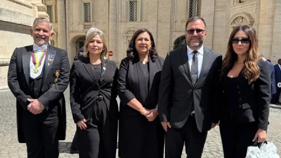 Yván Gil y Carmen Meléndez encabezaron delegación venezolana en despedida del Papa Francisco