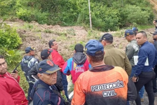 Más de 800 familias resultaron afectadas por fuertes lluvias en dos regiones de Venezuela